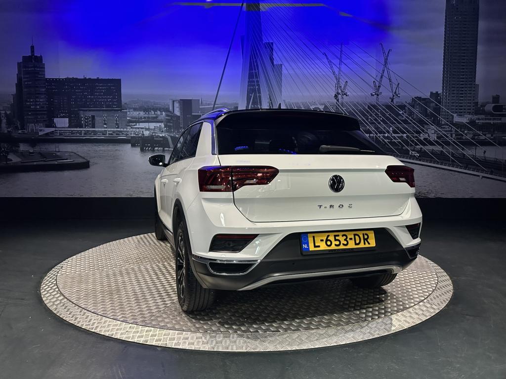 Volkswagen T-roc 1.5 tsi sport *camera*vitrual*winterpack*trekhaak*keyless*