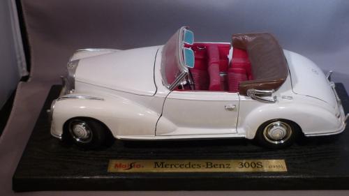 Model auto  Mercedes 200S  metaal