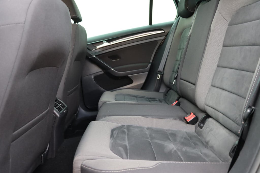 Volkswagen Golf 1.6 tdi highline r-line