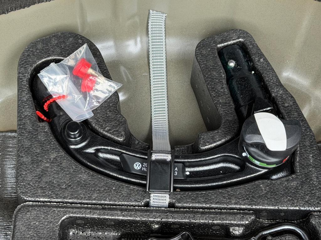 Volkswagen T-cross 1.5 tsi 150pk dsg r-line | camera | trekhaak | navi | iq