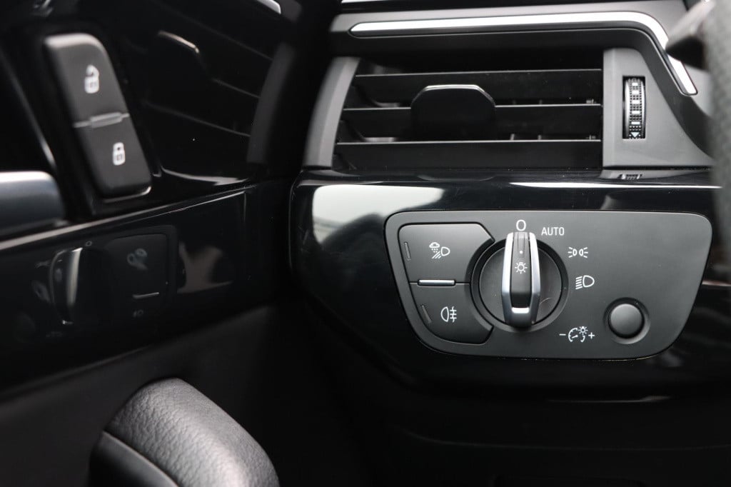 Audi A4 avant 35 tfsi 150pk s tronic s edition competition