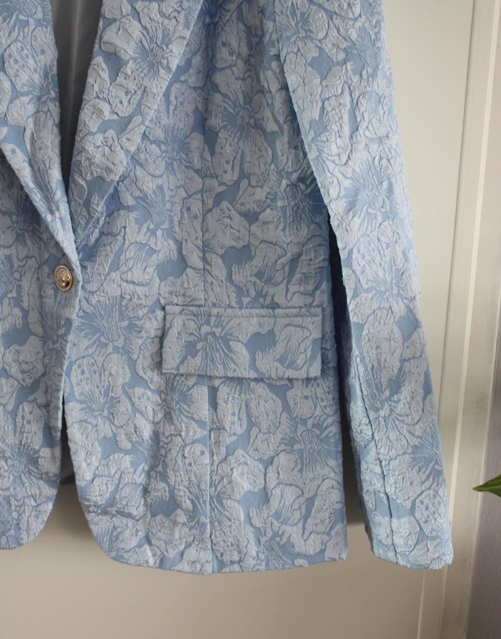 Licht blauwe blazer met bloemen print  maat l