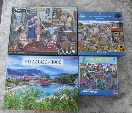 4 Puzzels. 1000 stukjes.  Nieuwstaat. 1 keer gelegd.
