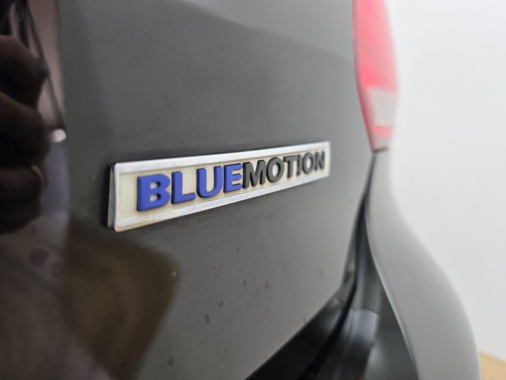 Volkswagen Polo occasion zwart 1.0 bluemotion uitvoering dus extra zuinig! 