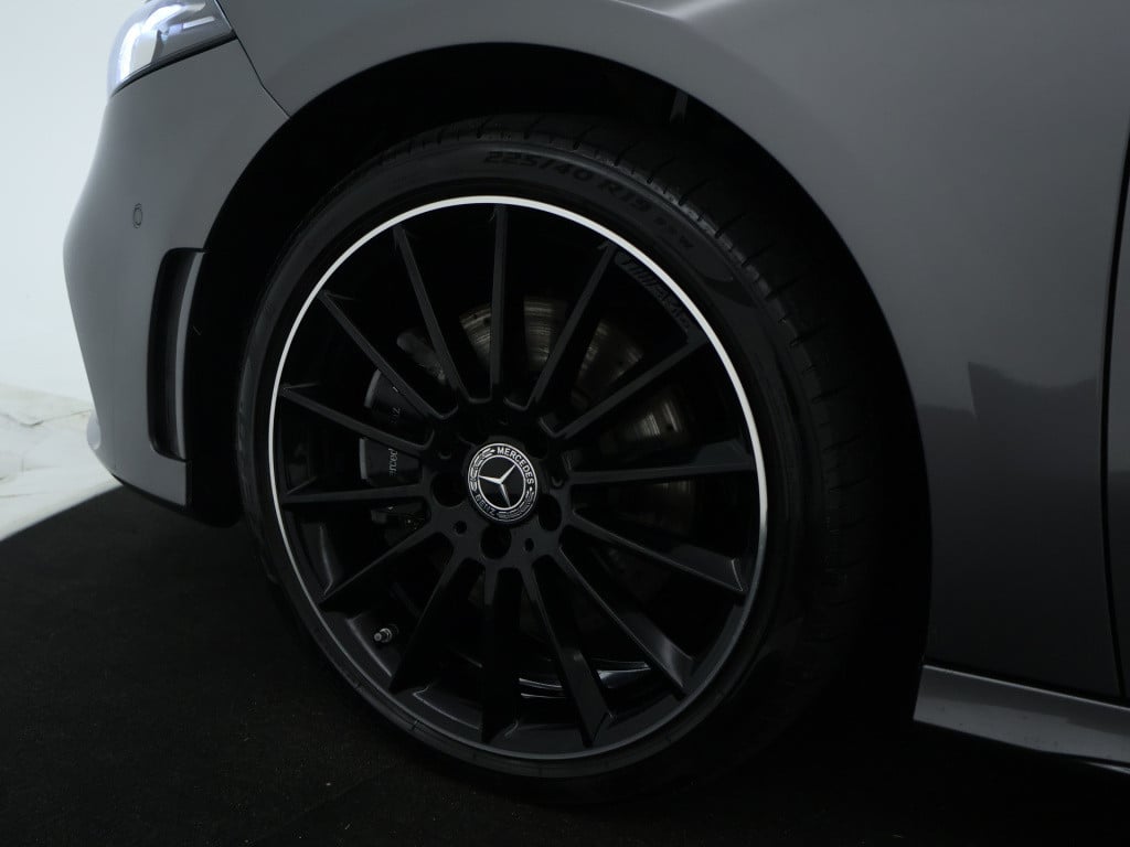 Mercedes-Benz A-Klasse 250 e sedan amg plug-in hybride amg line | night pak