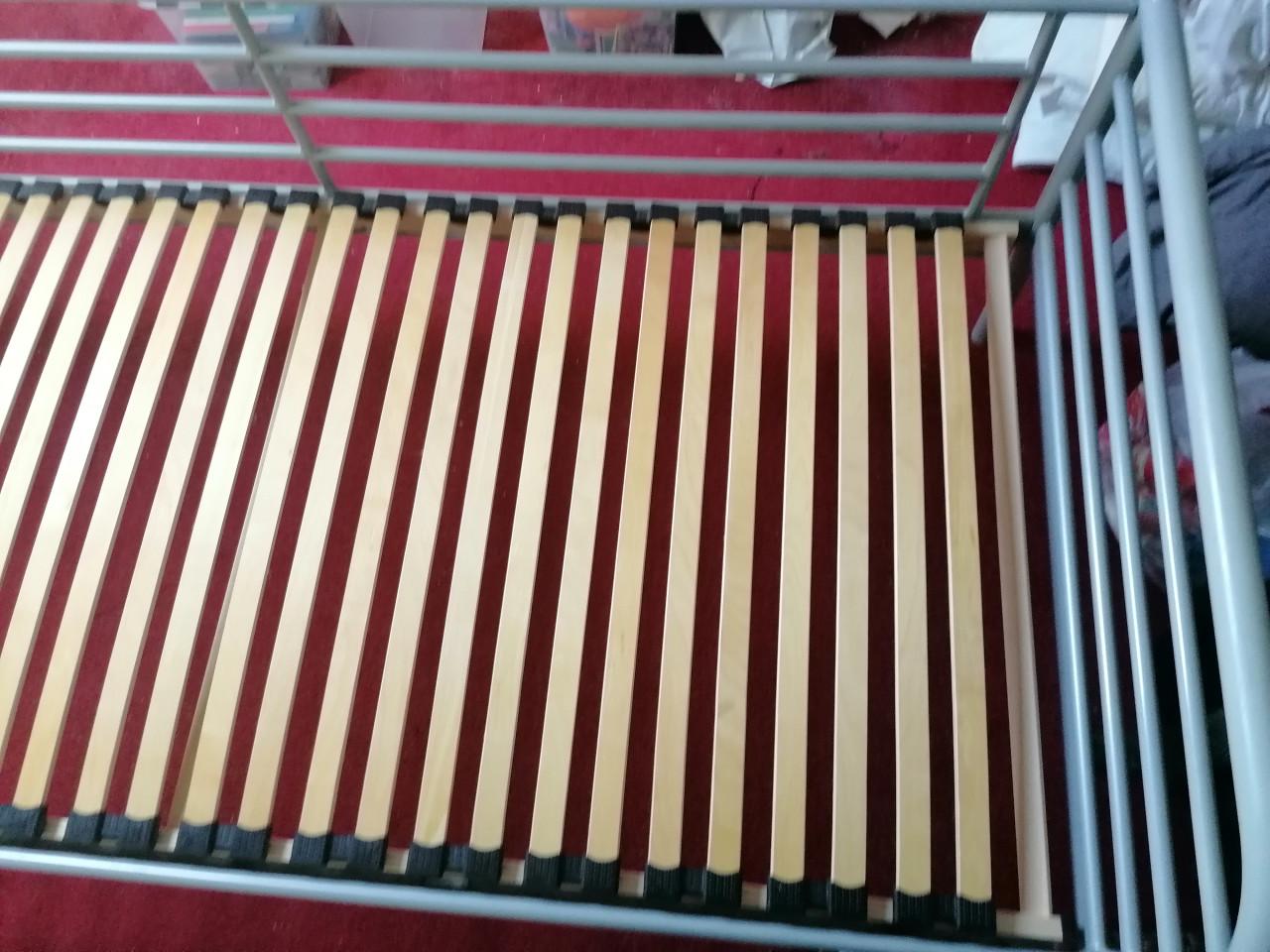 1 persoons bed 200 bij 80 cm