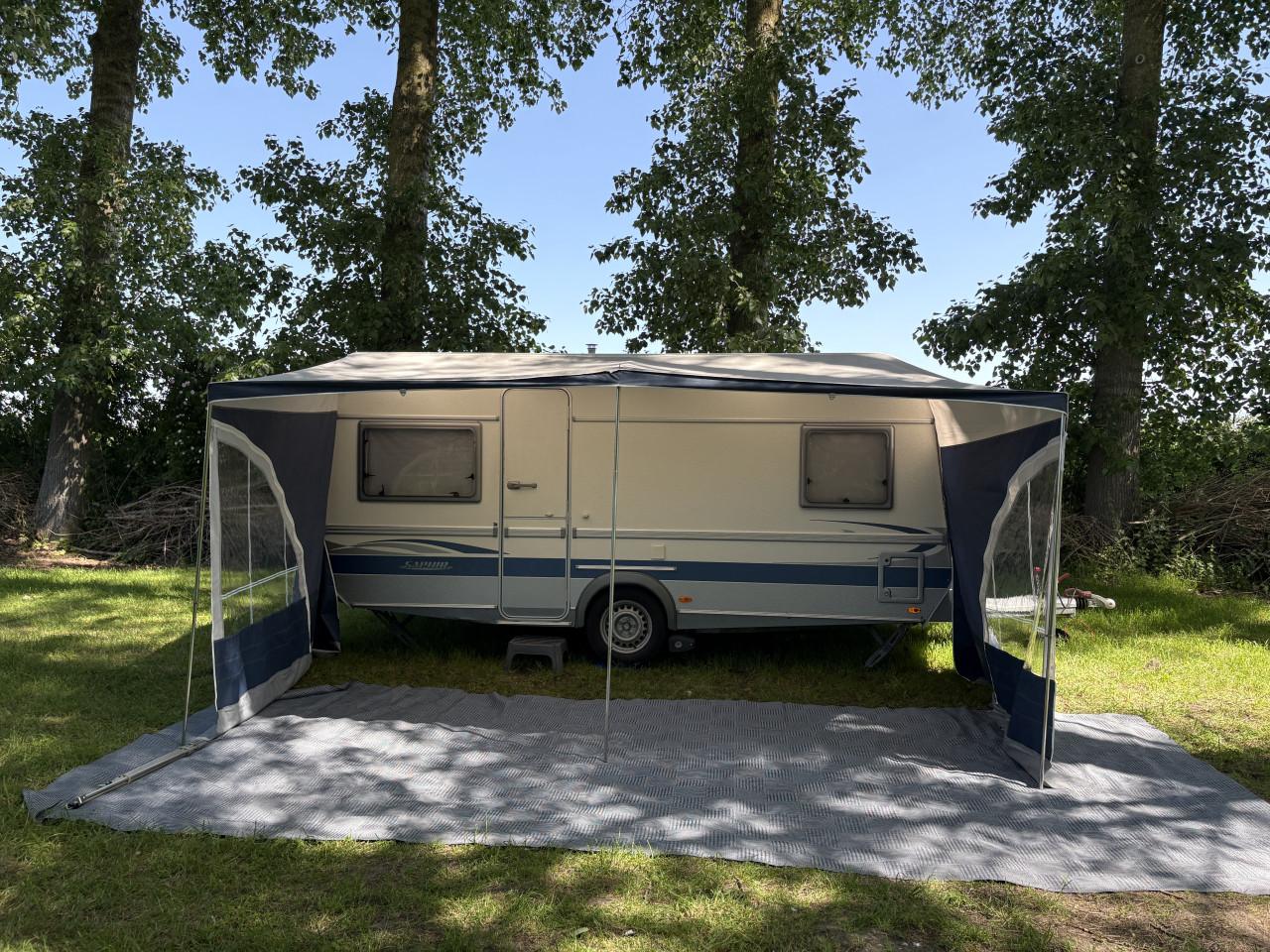 Caravanluifel met stalen frame