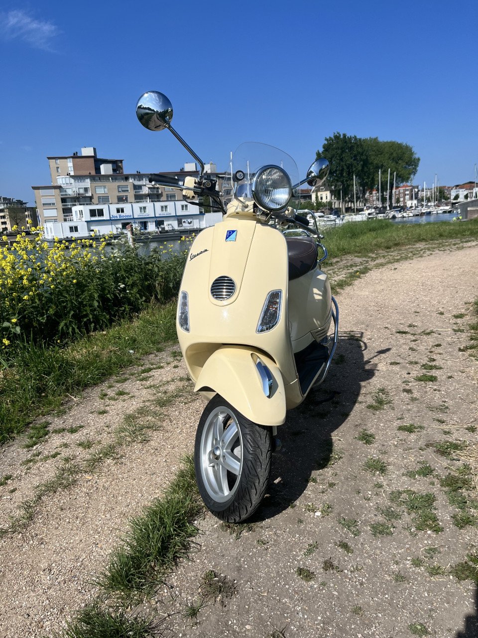 Vespa LXV