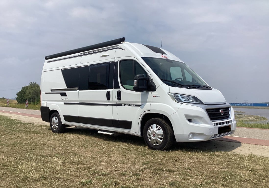 Adria Twin 600 SPX Plus 10-2020 in zeer goede staat met 39.000km