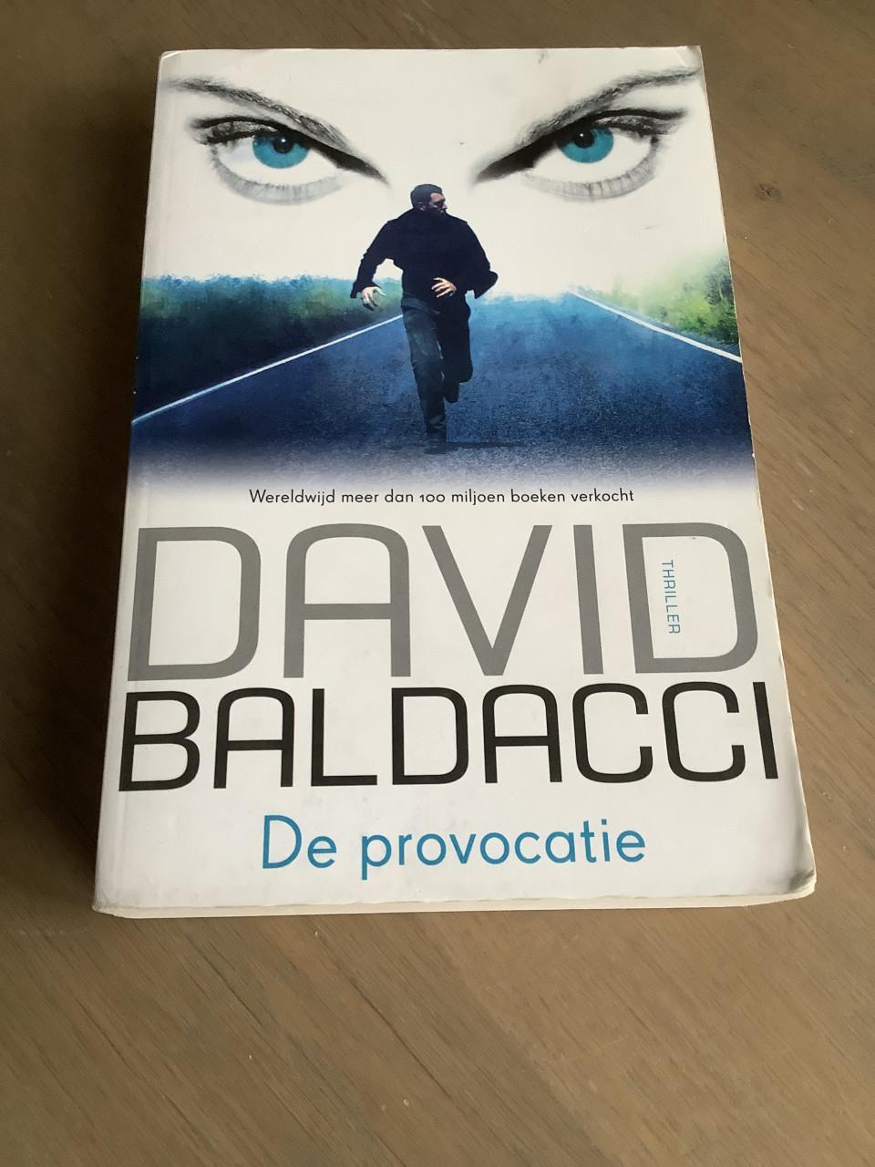 10 Spannende thrillers, boeken van verschillende schrijvers.