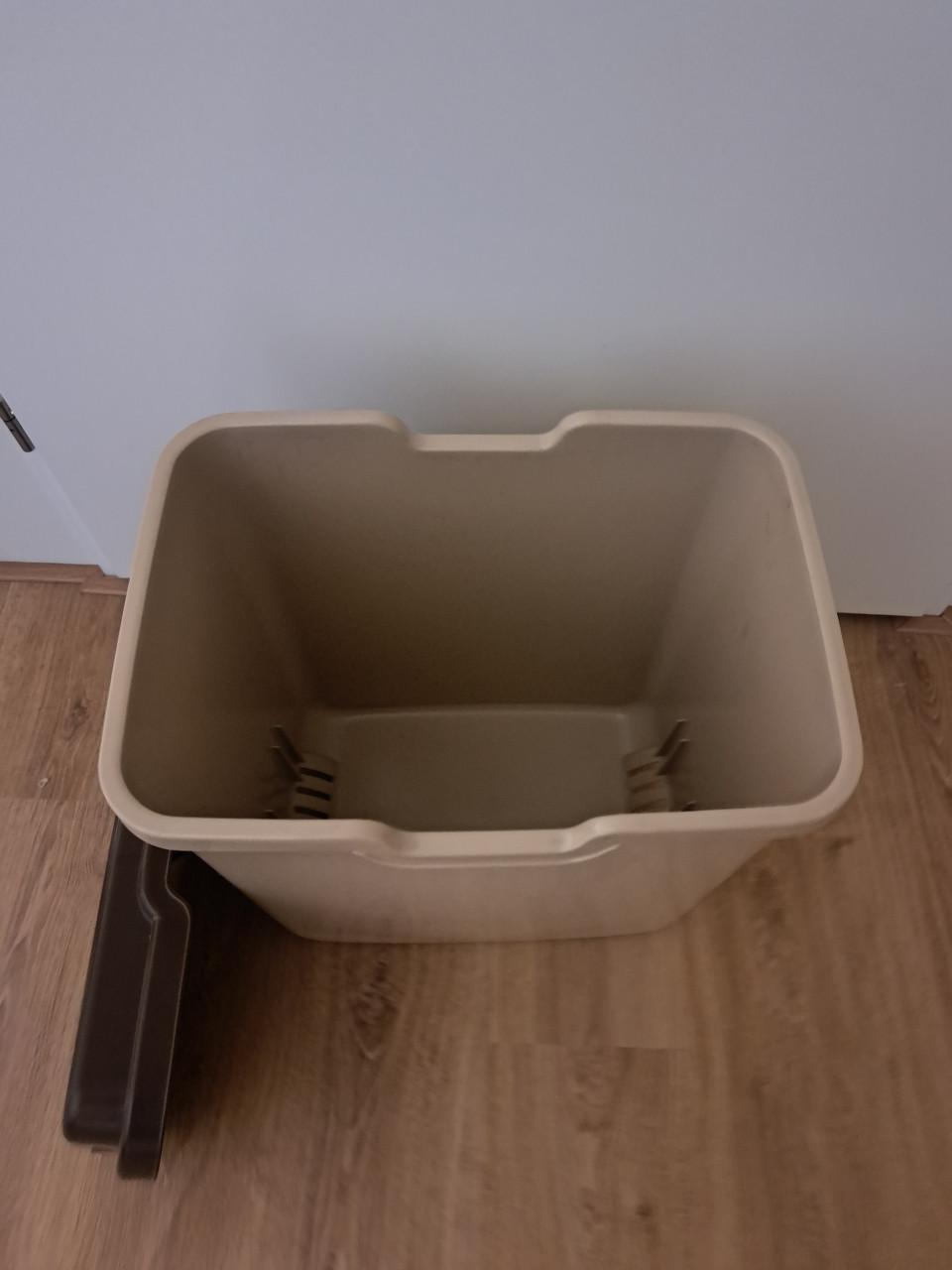 Wasbox Curver met deksel.