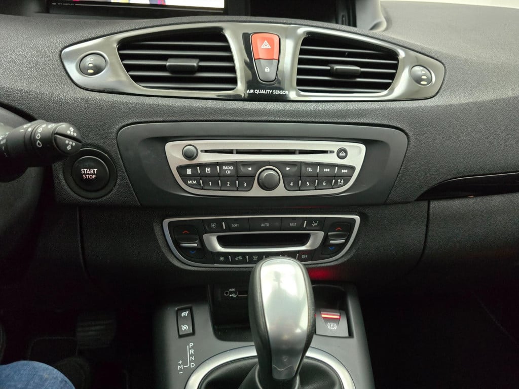 Renault Scenic occasion 2.0 dynamique 5 persoons met grote kofferbak | clim