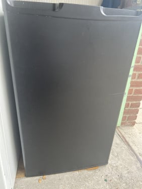 Zwarte tafelmodel vrieskast / vriezer 85x50 cm.Energieklasse A++