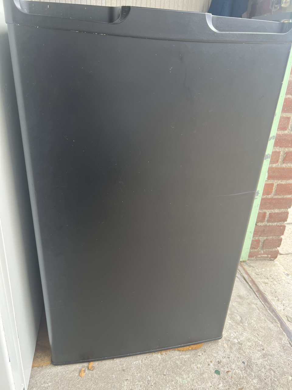Zwarte tafelmodel vrieskast / vriezer 85x50 cm.Energieklasse A++