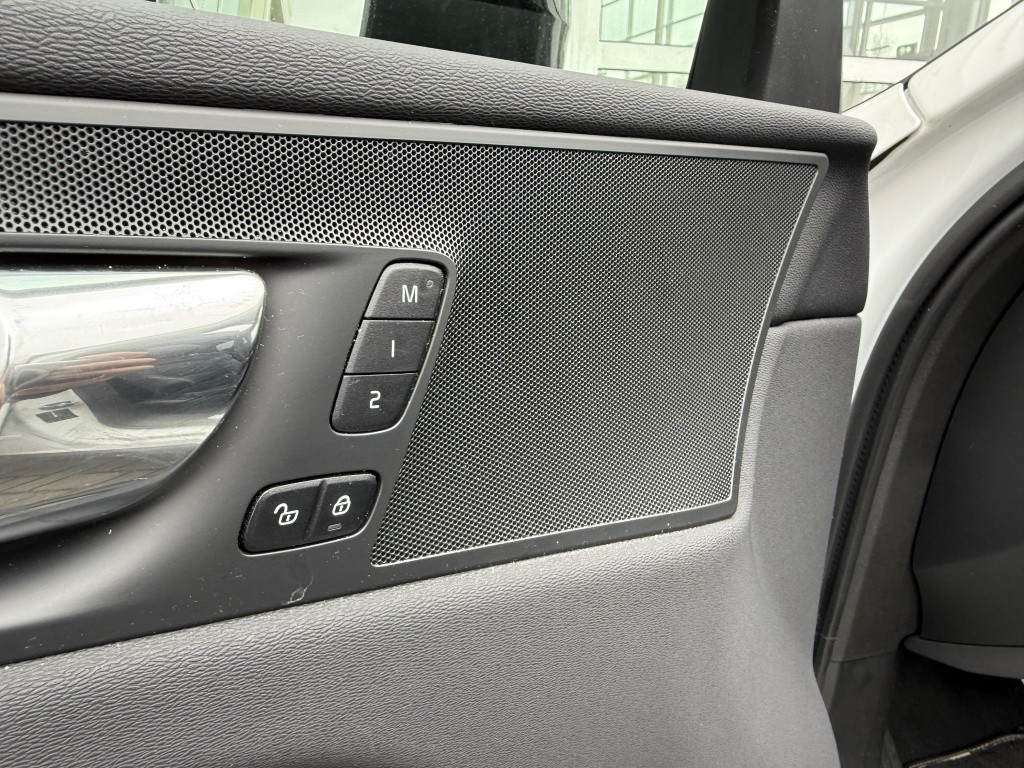 Volvo XC60 t8 390pk recharge r-design| panodak| adap.cruise| 360camera| led