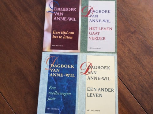 Verschillende pocketboekjes van Anne-Wil.