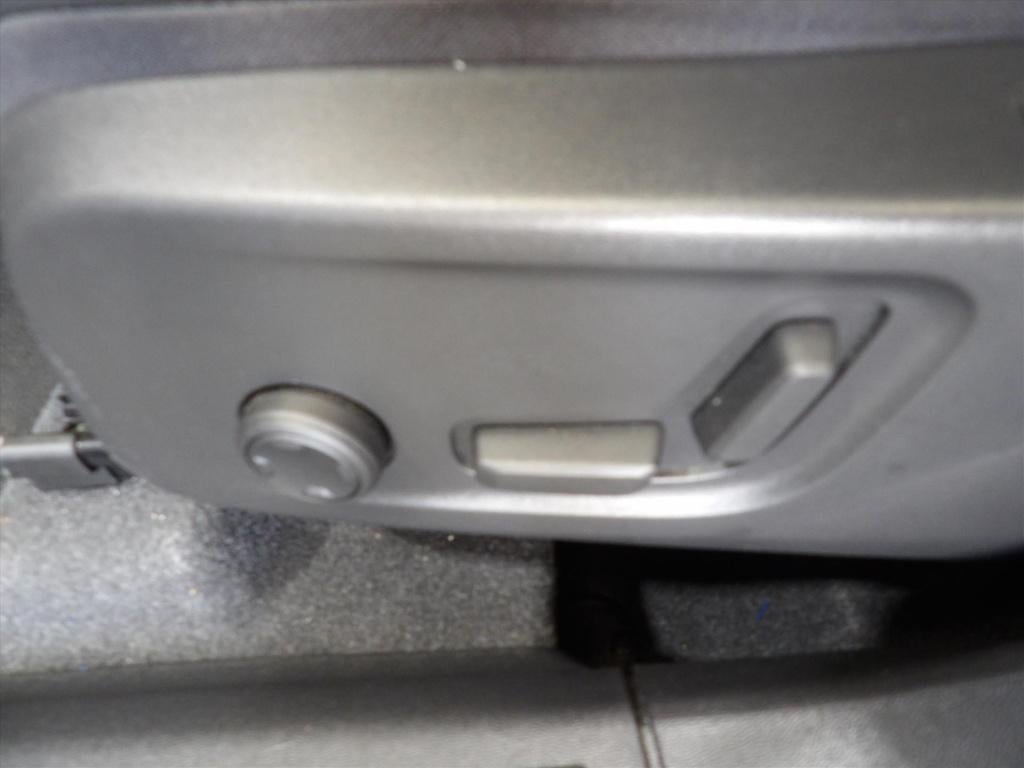 Volvo XC40 b3 163pk mild hybrid aut plus dark