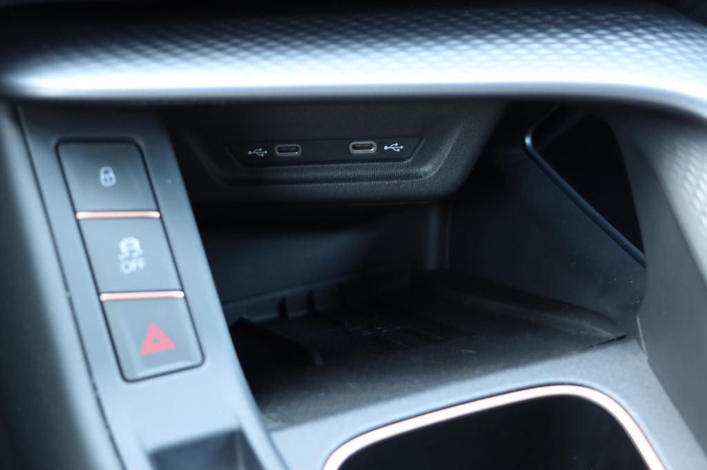 Cupra Terramar 1.5 tsi e-hybrid business 204pk dsg6