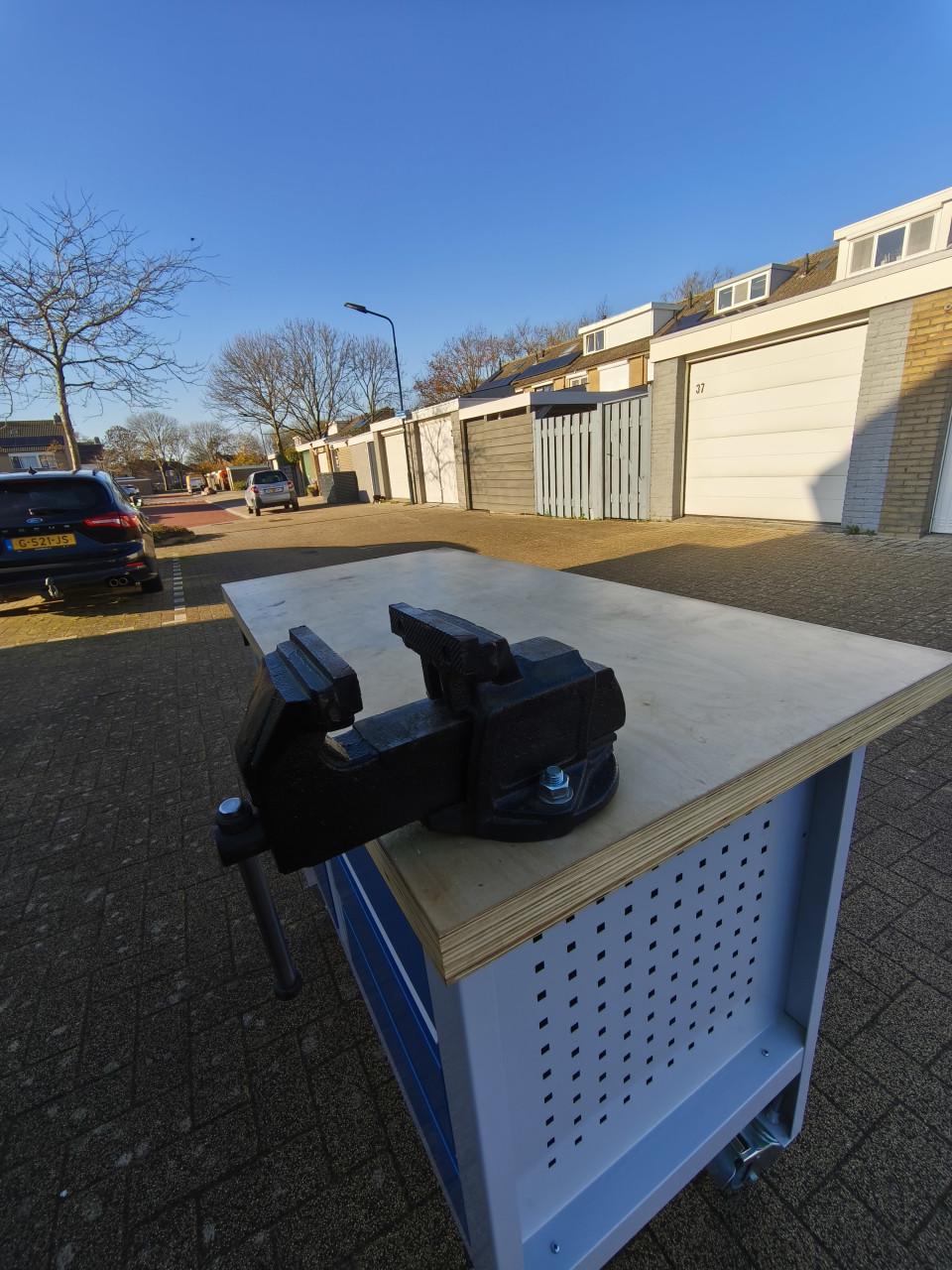 Goede en verrijdbare werkbank te koop