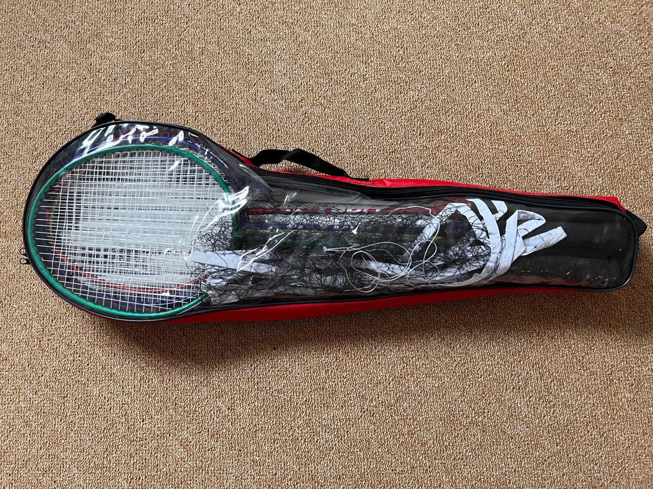Badmintonset (compleet met 4 rackets en net en 2 shuttles)nieuw!