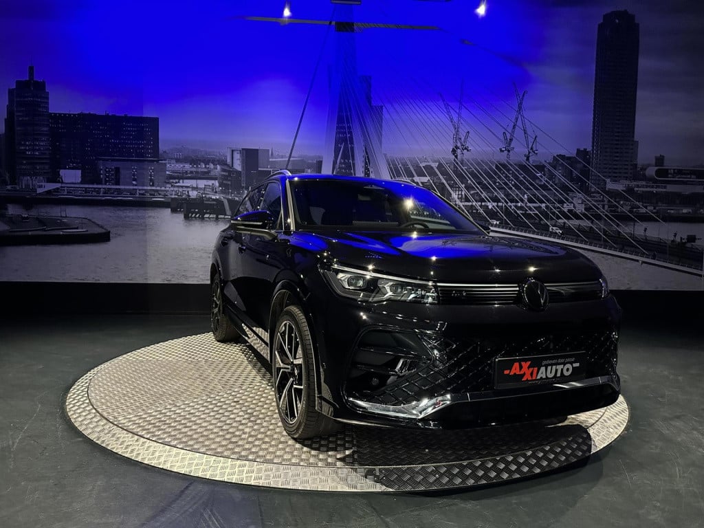 Volkswagen Tiguan 1.5 etsi r-line business *standkachel*pano*trekhaak*harma