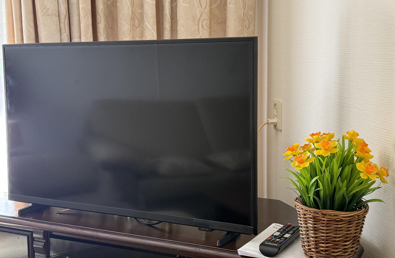 Samsung smart TV. UE32F6000F 32 inch Full HD LED 2025 6 mnd oud. Afstbed.