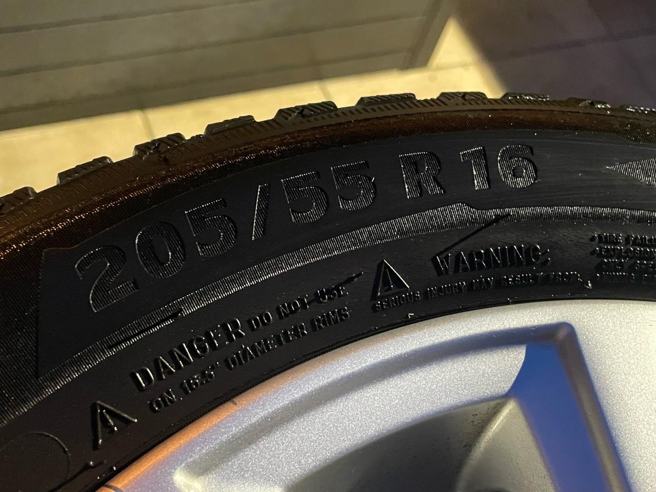 Originele VW velgen 205 65 16 met winterbanden