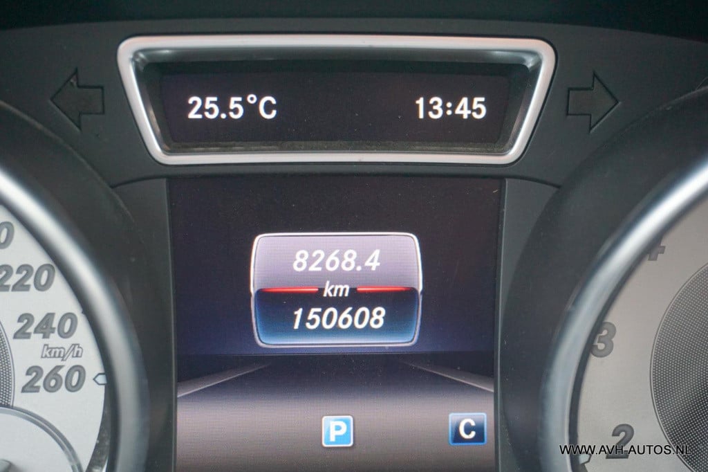 Mercedes-Benz Gla-klasse 180 business solution amg