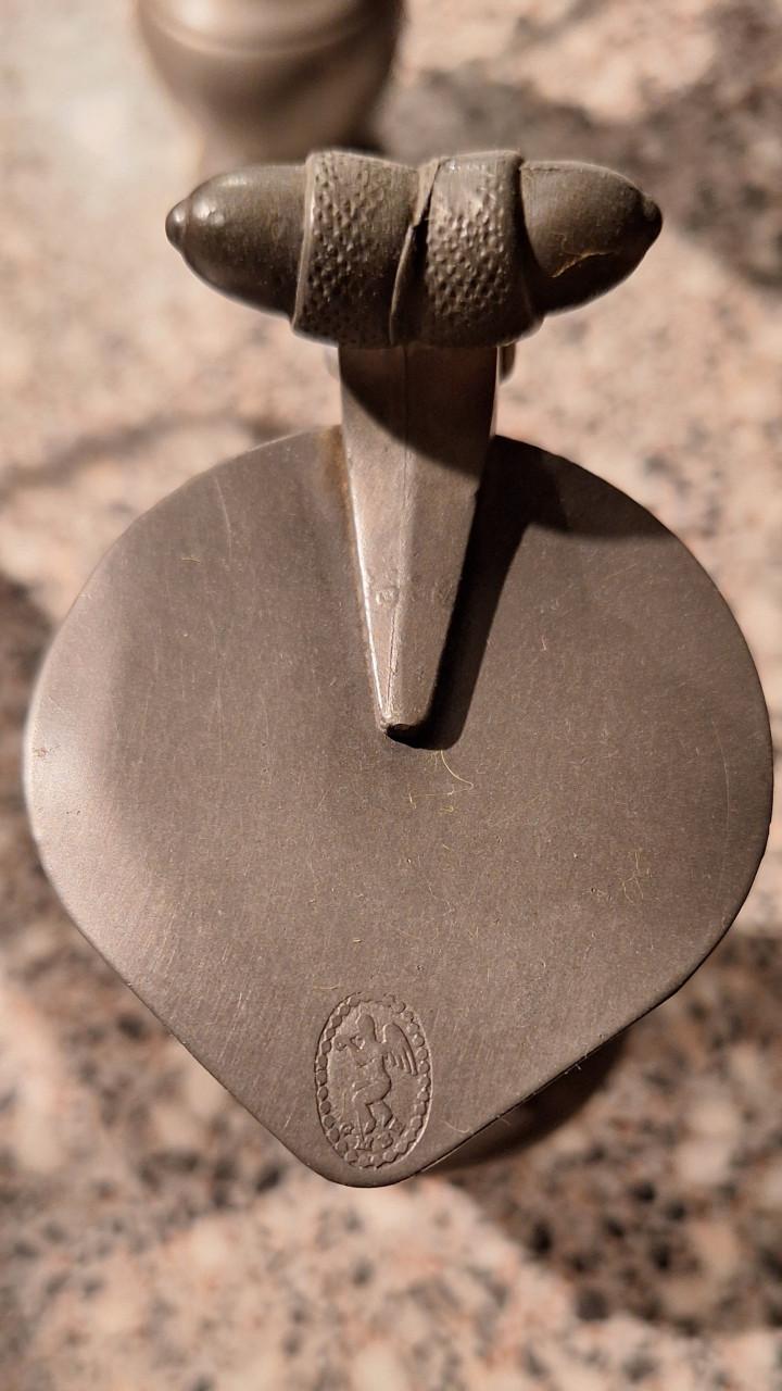 Tinnen eikelkannen met deksel.