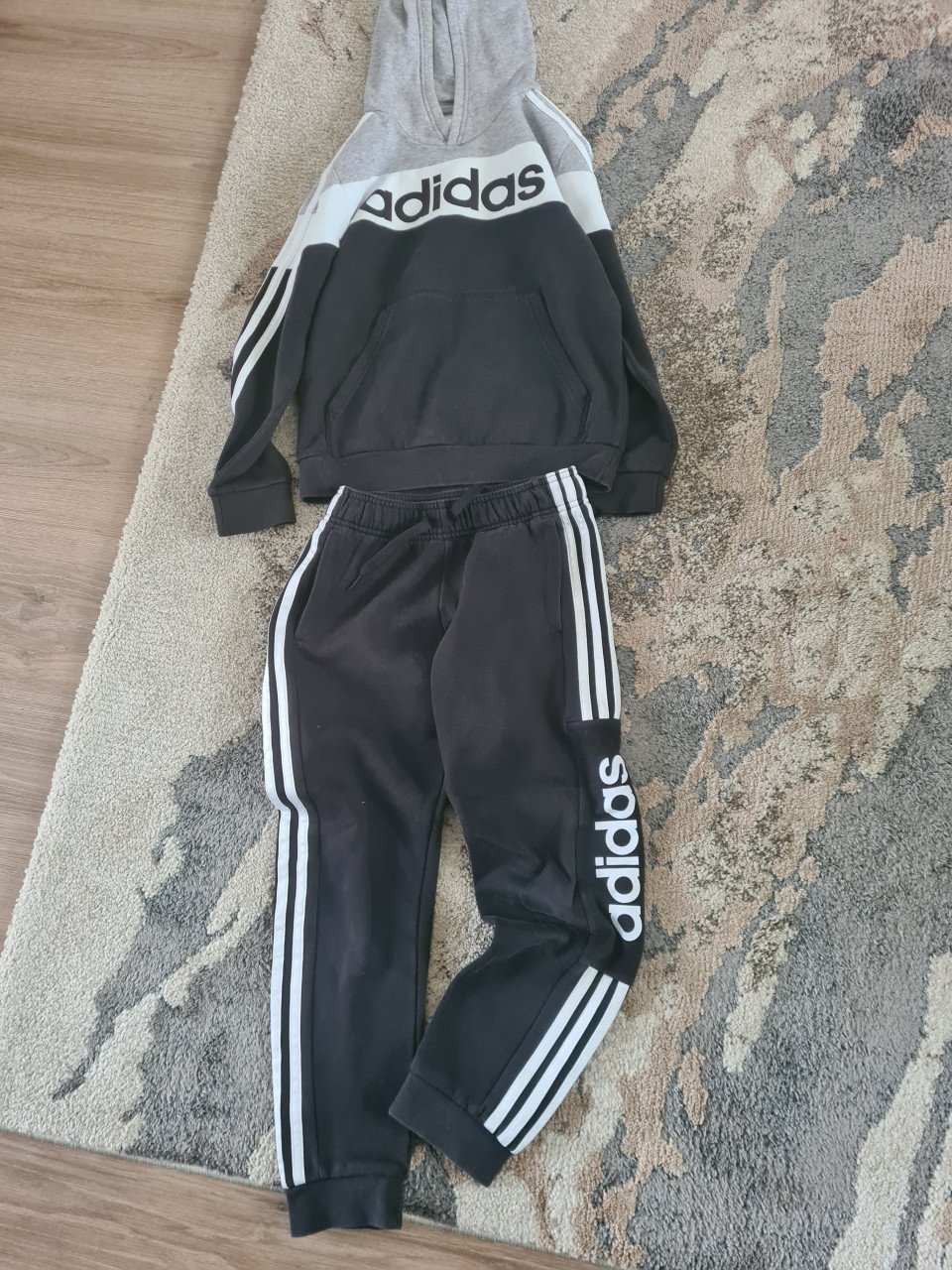 Adidas sportkleding maat 140