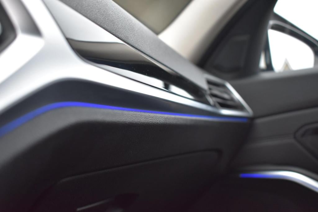 BMW 3-serie touring 318i high executive sport line | trekhaak | apple carpl