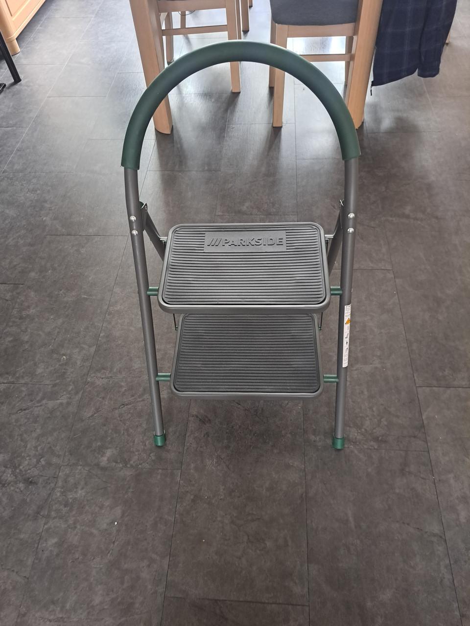 HUISHOUD TRAPJE MET 2 TREDEN