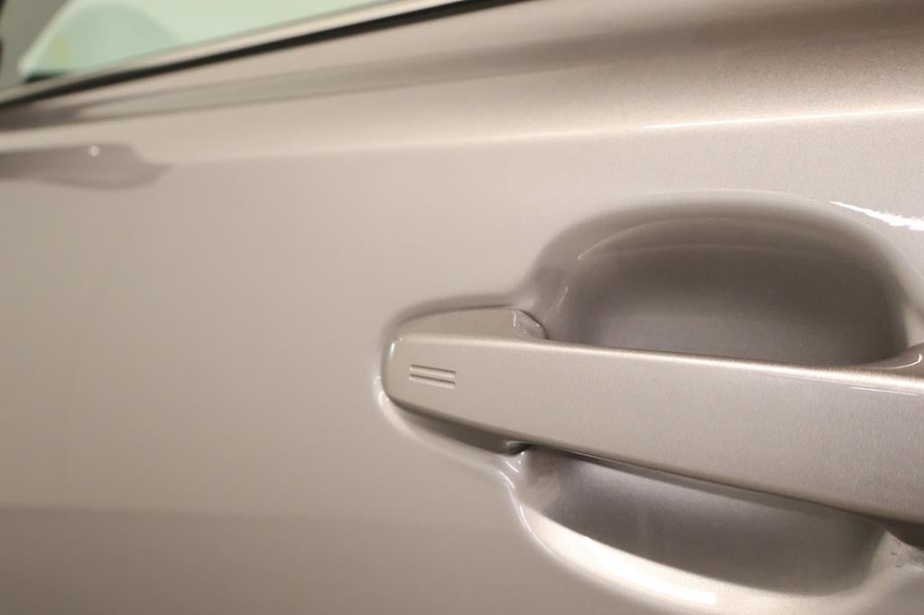 Toyota C-hr 2.0 hybrid bi-tone