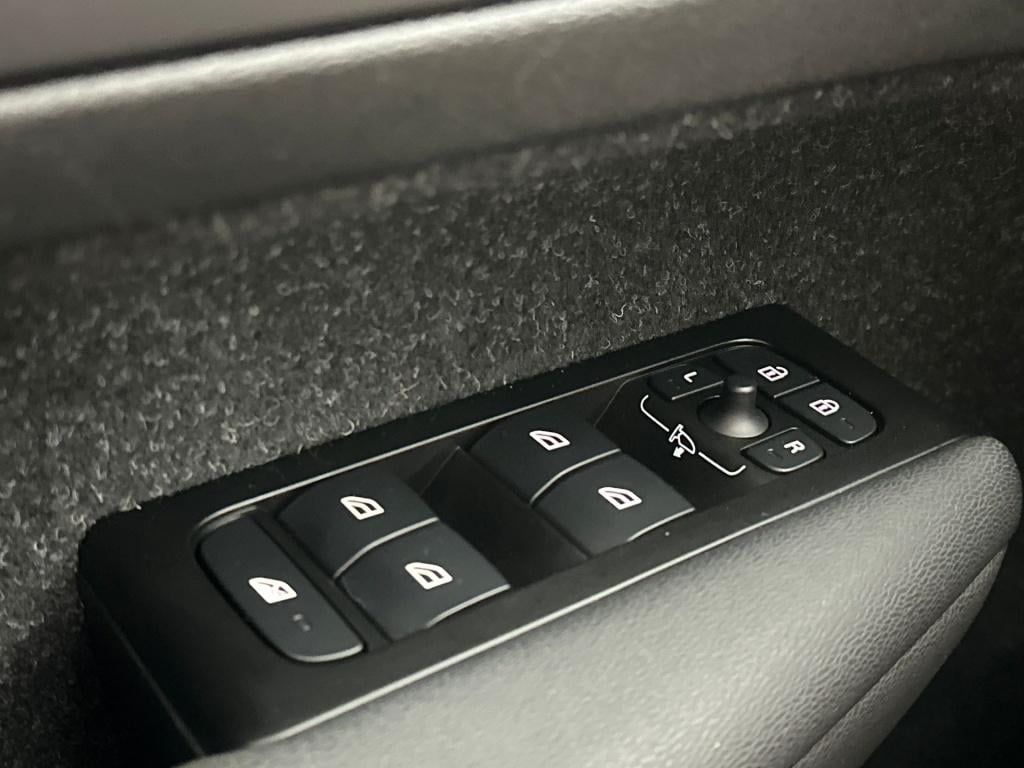 Volvo XC40 p8 408pk recharge r-design| cruise.controle| stoelverwarming