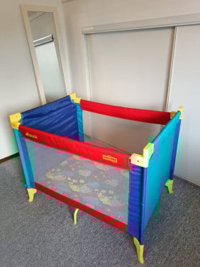 Campingbedje met matras en laken en opbergtas