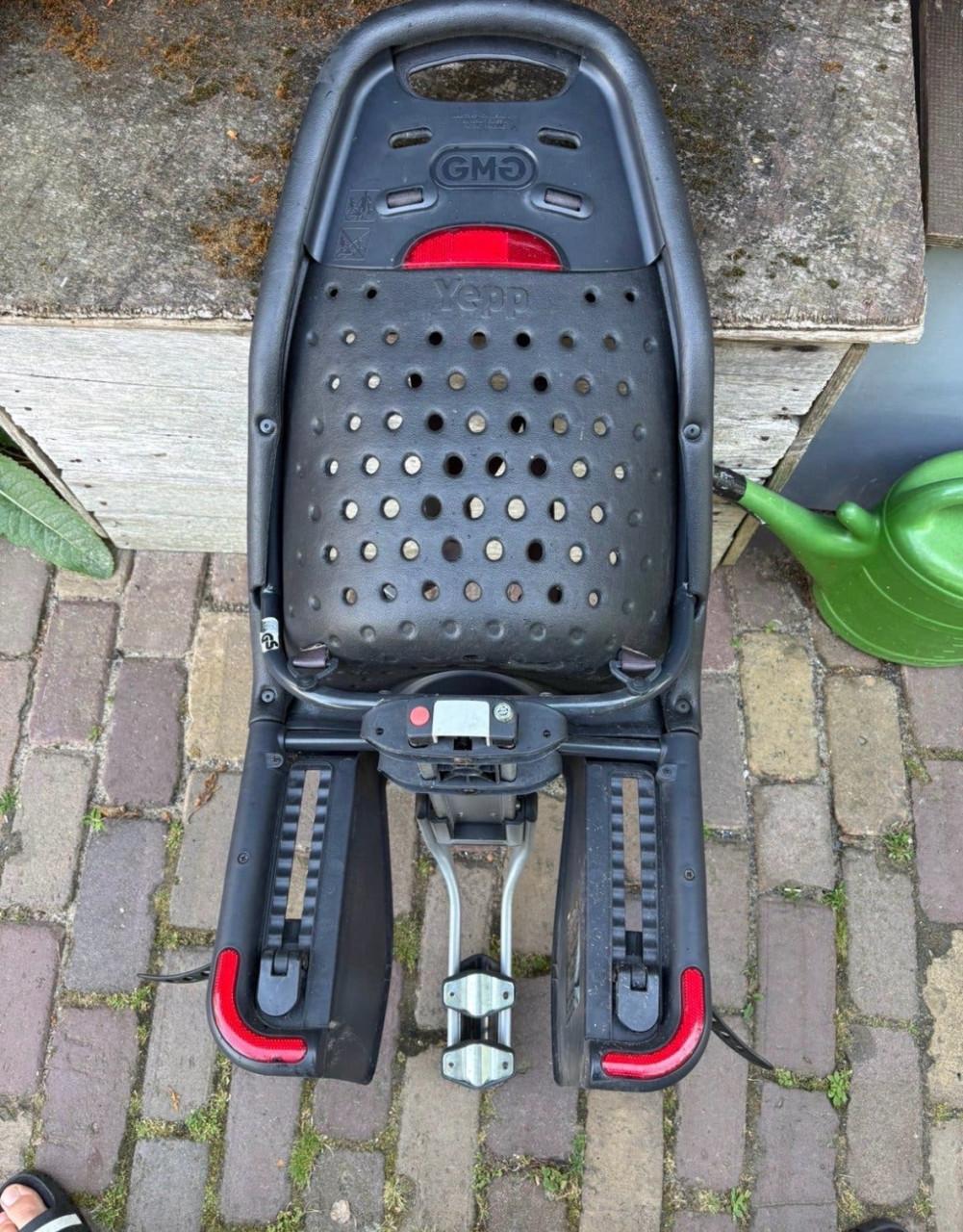 GMG Yepp maxi kinderzitje achter zwart