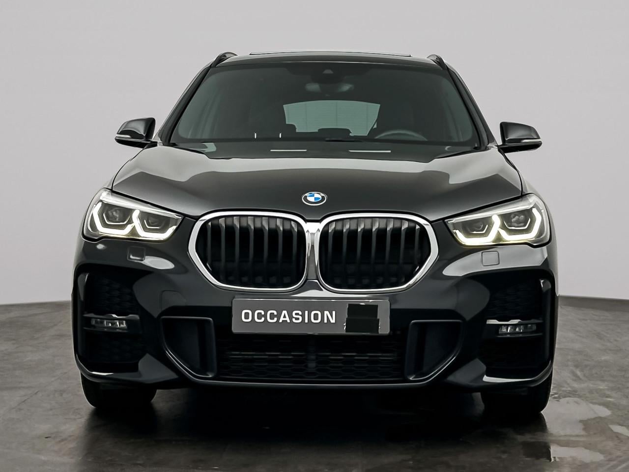 BMW X1 sDrive18i - PANO - TREKHAAK - LED - 1E EIGENAAR