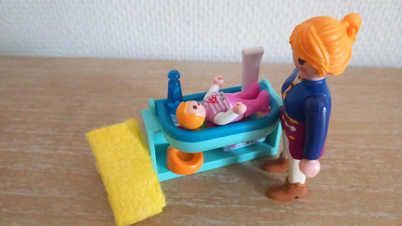 Playmobil mama met baby op aankleedkussen setnr 5368