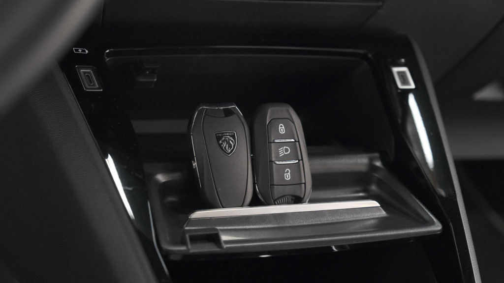 Peugeot 2008 puretech 130 eat8 gt | 360 camera | adaptieve cruise control |