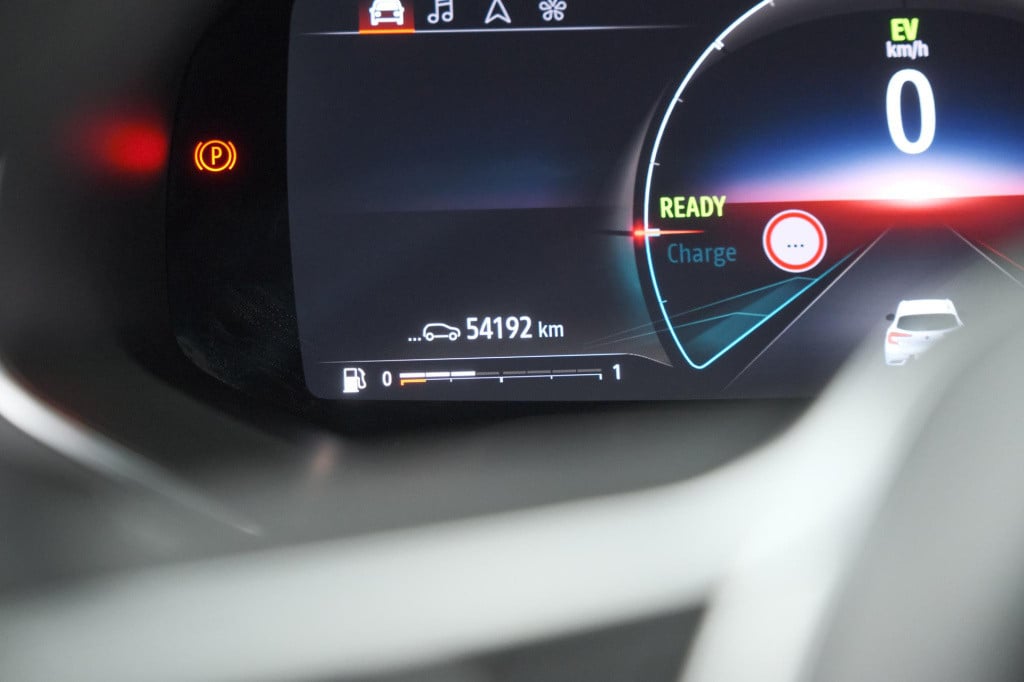 Renault Captur 1.6 e-tech plug-in hybrid 160 intens | trekhaak | camera | a