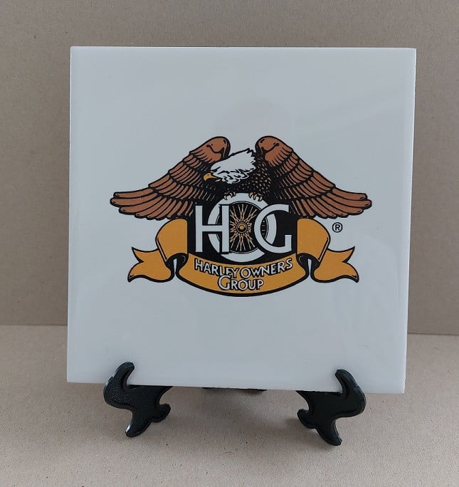 Tegels op Standaard Met HD Logo's