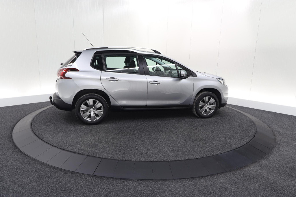 Peugeot 2008 puretech 82 blue lion | trekhaak | panoramadak | navigatie | p