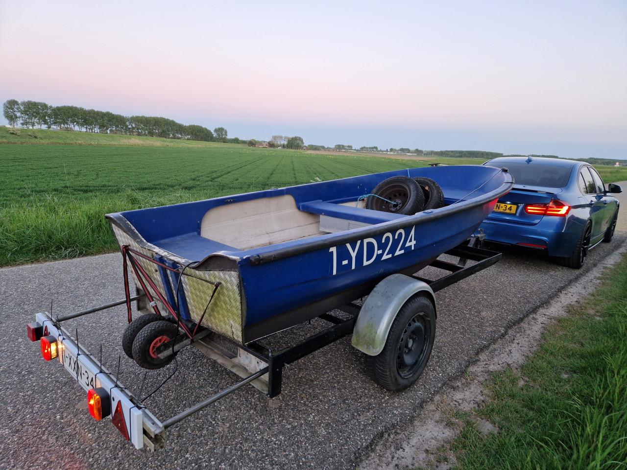 ELAN 401 vis / tour boot met trailer € 650,-