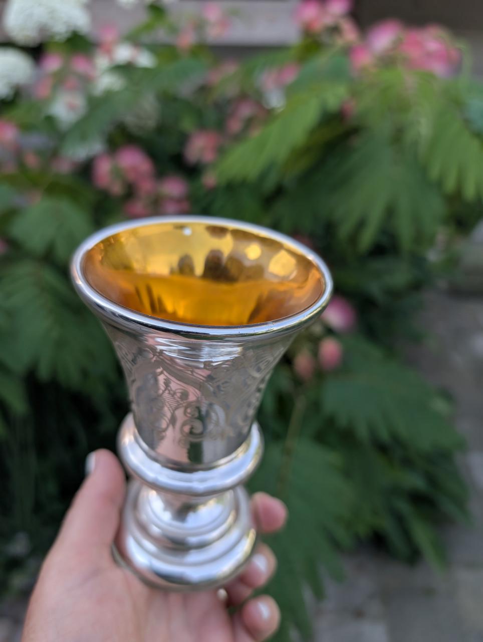 Verzilverd armeluisglas / kelk met gegraveerd decor- vintage