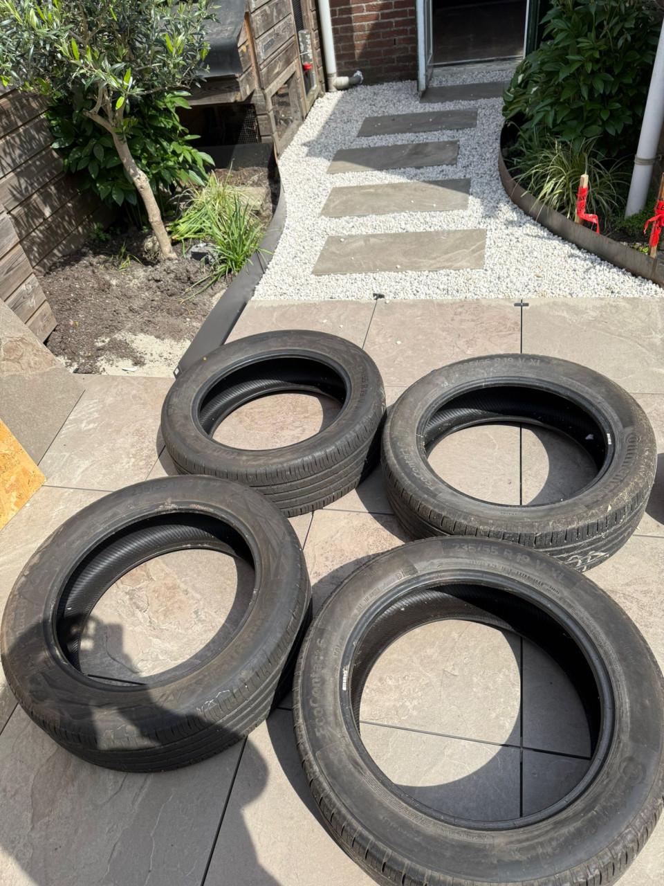 4x Continental EcoContact 235/55 R19 zomerbanden – set €100