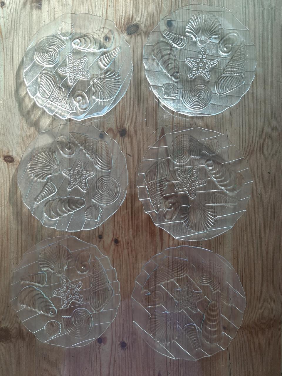 6 GLAZEN GEBAKBORDJES - ZEEVRUCHTEN - DIAMETER 17,5 CM