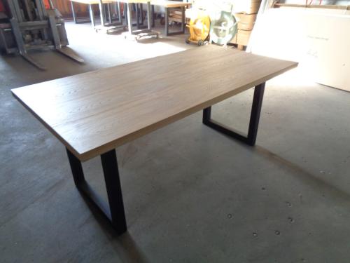 Nieuwe eetkamer tafels , industrieel .