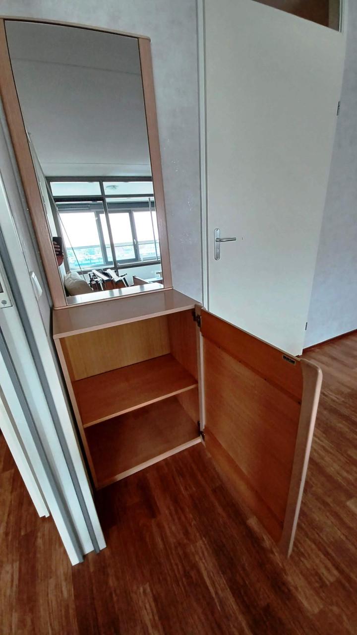 Kast met spiegel