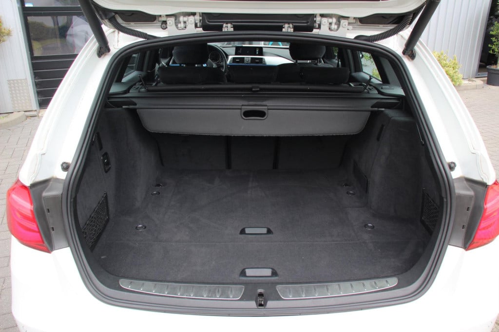 BMW 3-serie touring 318i m sport edition aut. - navi groot - adap led - pdc