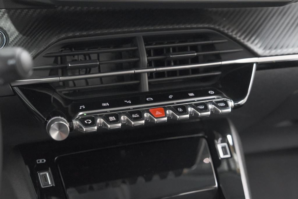 Peugeot 208 puretech 100 eat8 allure pack | camera | navigatie | apple carp